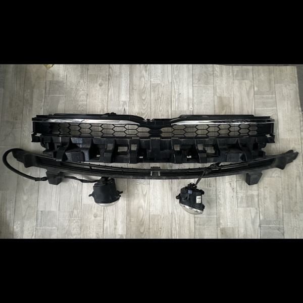 トヨタ TOYOTA ヴォクシー VOXY ZRR70 純正 部品取り フォグ ランプ ライト A044633 フロント F バンパー グリル No.2539拍卖