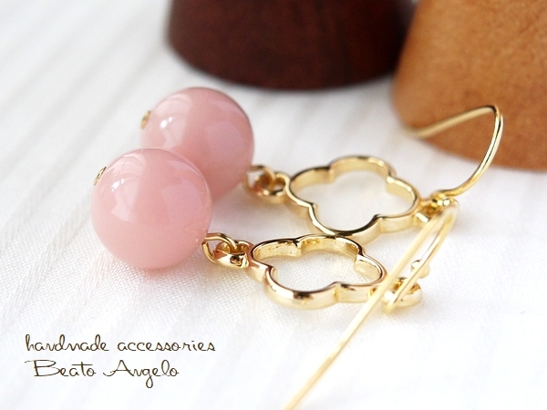 ◆+angelo+ドイツビーズとクローバーのピアス(p-054)クラシックローズ G ピンク チタン 樹脂 イヤリング ※廃番拍卖