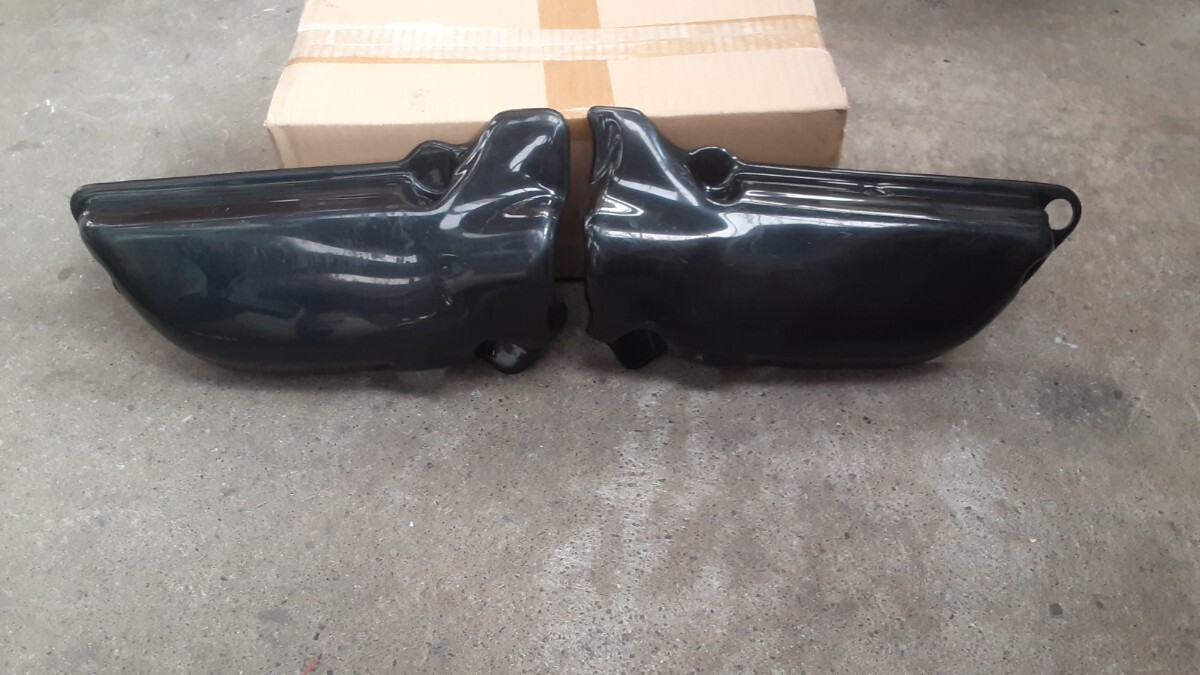 Z1 Z2 新品未使用 舶来サイドカバー 本物志向 ボルト止めサイドカバー 穴あけ無 当時物 即日発送可能 カフェレーサー KZ LTD 拍卖