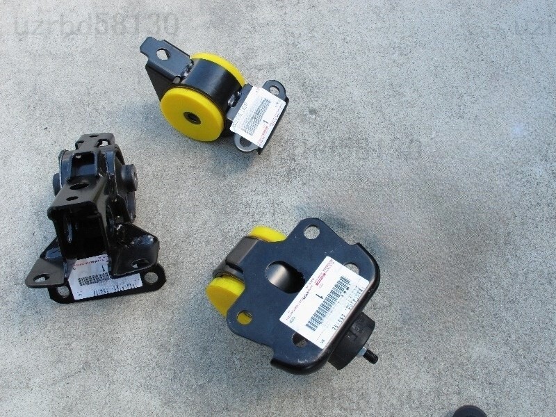 トヨタ純正 MR-S ZZW30 エンジンマウント エンジンマウント インシュレーター 3個セット TOYOTA拍卖