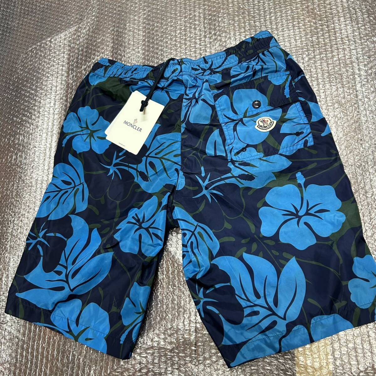 【新品タグ付き】MONCLER モンクレール ハーフパンツ S拍卖