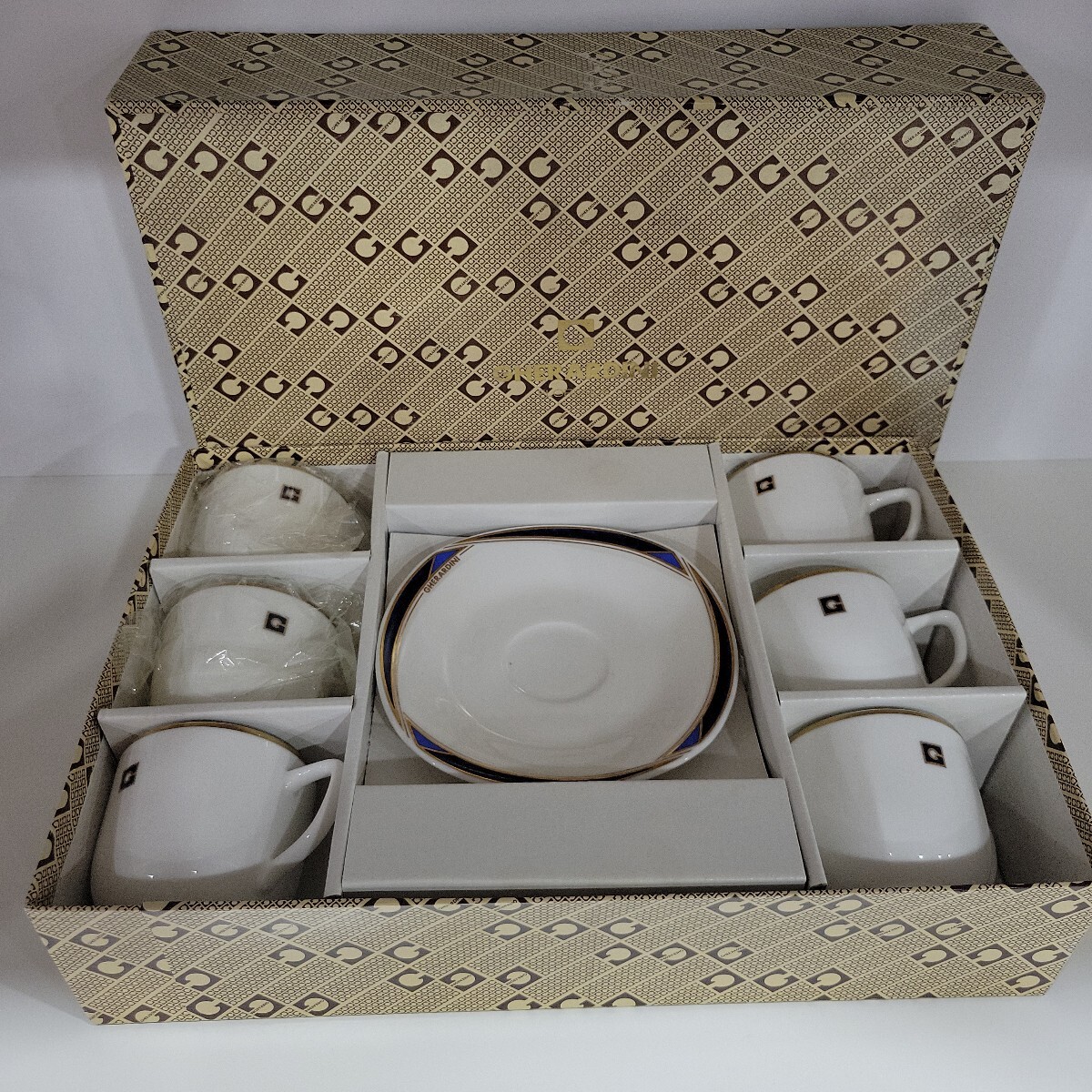 №7516 未使用 保管品 MOMOYAMA 金彩 カップ&ソーサー カップ口径約7㎝ ソーサー直径約14㎝ 5客 GHER ARDINI ITARY拍卖