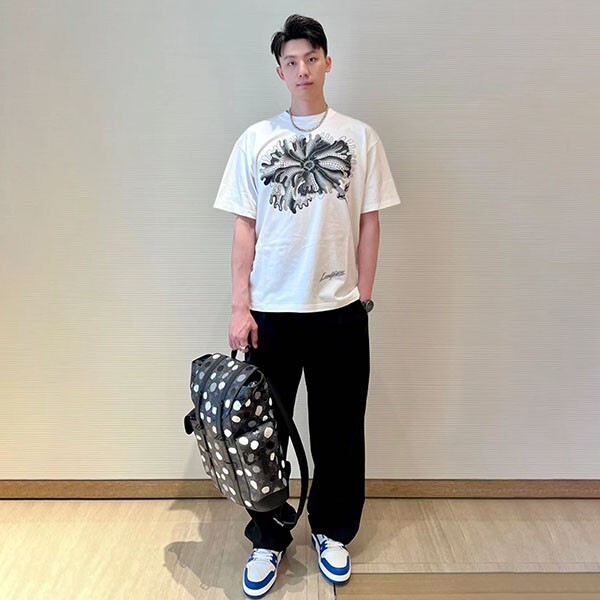 XLサイズ 草間彌生×ルイヴィトン最高傑作現代アート芸術的水玉ドットフラワーデザイン一瞬でルイヴィトンと分かる半袖Tシャツ拍卖