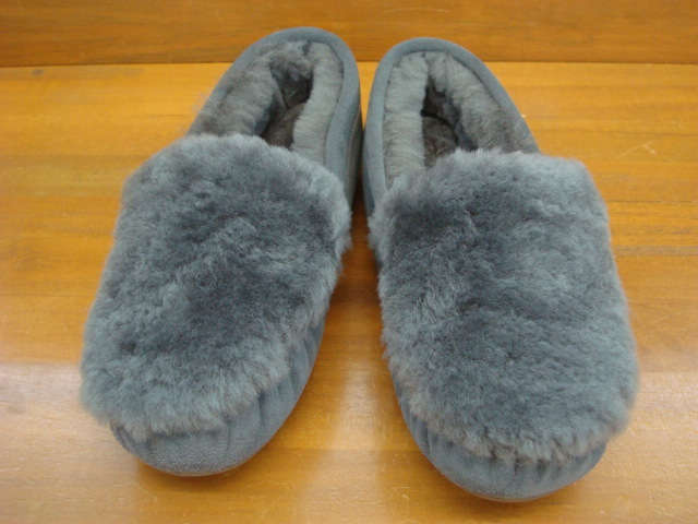 新品19日本限定EMU(エミュ)シープスキンモカシン(スリッポン) Cairns Reverse Fur 24cm Charcoal拍卖