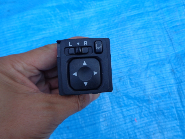 日産 ディズ B21W EKワゴン H82W アイ HA1W デリカ DC5W 純正 ドアミラースイッチ 電動格納式 動作品 送料一律400円 Z5拍卖