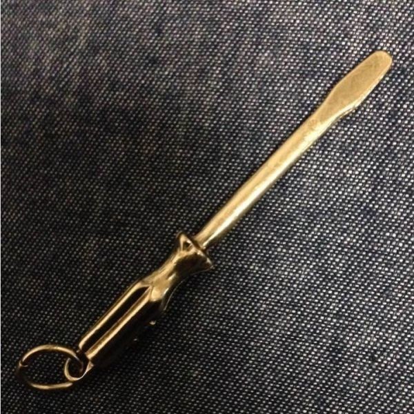 マイナスドライバー型キーホルダーペンダント拍卖