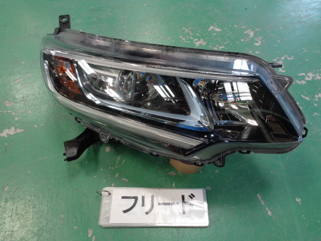 フリード GB7 右ヘッドランプユニット LED 即決 4750拍卖