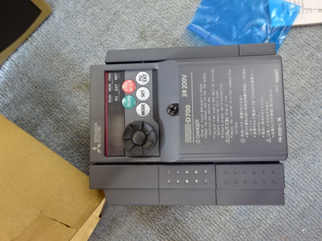 国内正規品 三菱 インバーター FR-D720-1.5K 1.5KW 速度調節器 周波数変換機 モーターコントローラー C812拍卖