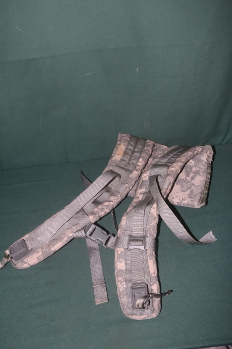 ★ ワケアリ特価 ★ 沖縄米軍使用 MOLLE2 ACUカラー ENHANCED ショルダー ストラップ 中古 欠品有り バッグ用 普段使用などに拍卖