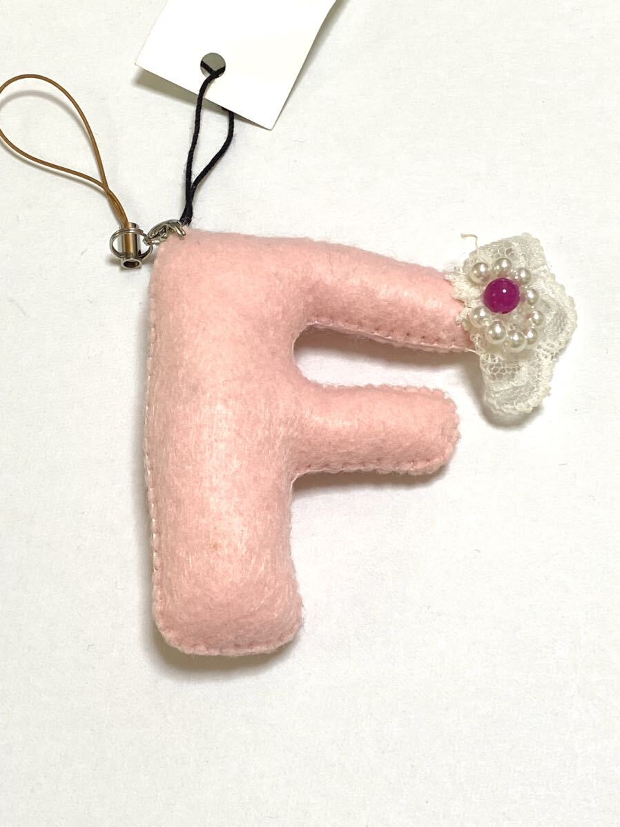 ハンドメイド★ストラップ アルファベット ピンク F レース付き(688)値下げ拍卖