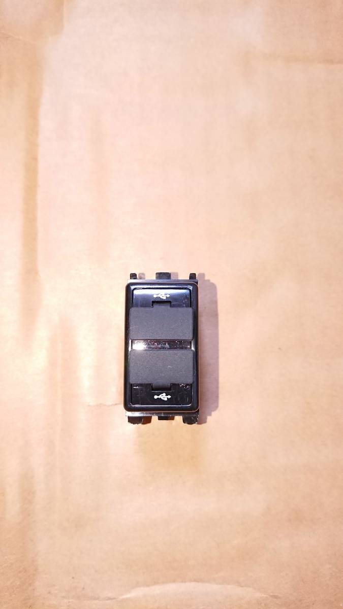 送料無料 スズキ ランディ (日産C) SC26 SHC26 SNC26 USB 2ポート 充電 スイッチホール拍卖