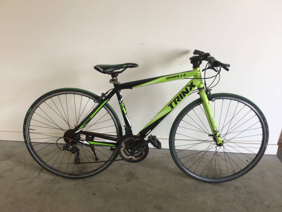 A-143〇(H)□岐阜発 △TRINX TEMPO 1.0/トリンクス/クロスバイク/7×3段変速/走行確認/700×25c/ギアの調整が必要です/現状品 R6.8/4□拍卖