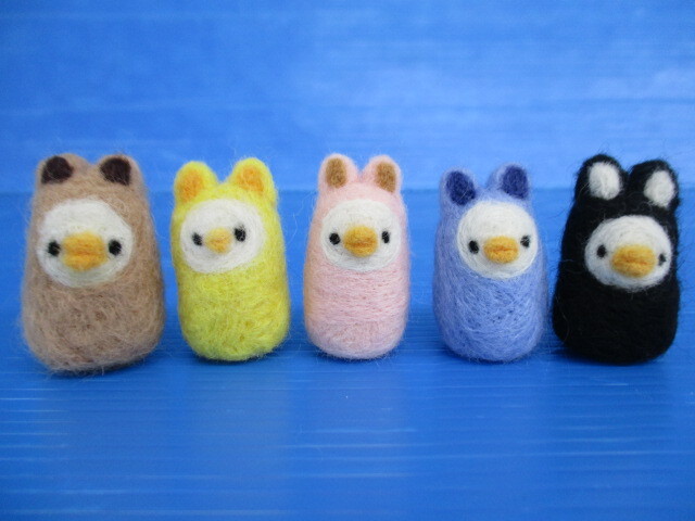 【ハンドメイド】★フェルト製アニマルセット★茶/黄/ピンク/青/黒 ひよこ風着ぐるみ/置物拍卖