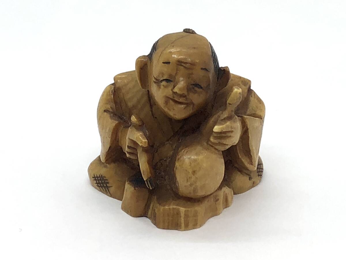 根付 一山銘 商人 人物 提げ物 時代物 作家物 細密彫刻 古美術 置物拍卖