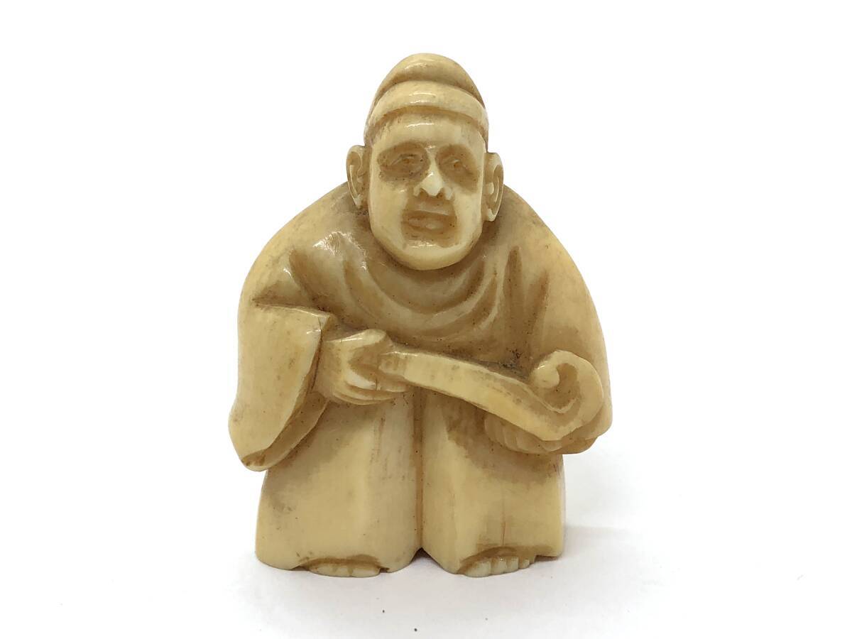 根付 光春銘 人物 細密彫刻 提げ物 時代物 作家物 古美術 置物拍卖