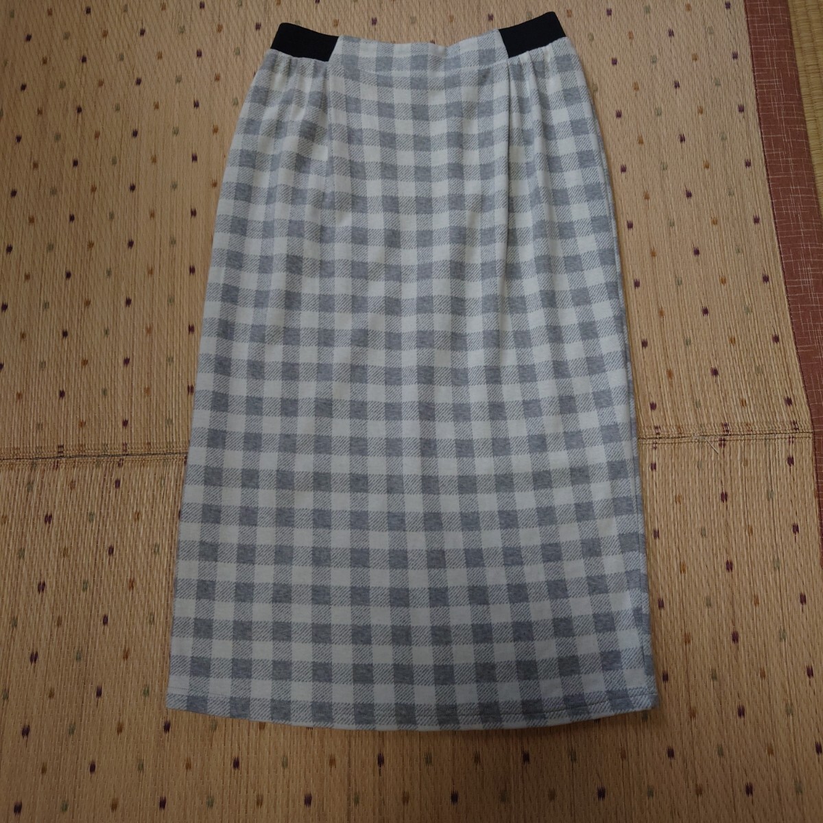 alphabet's alphabetチェック柄台形スカート グレー×白拍卖