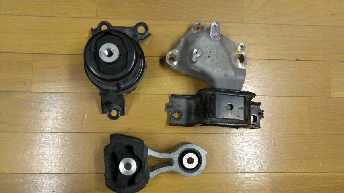シャトル 6AA-GP8 エンジンマウント ミッションマウント トルクロッド拍卖