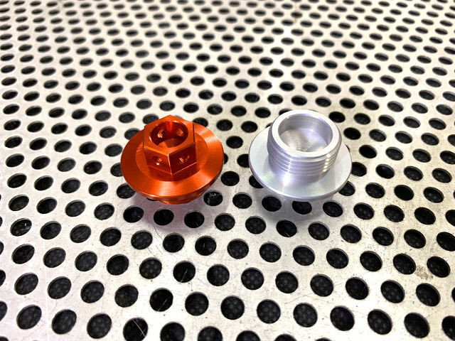 RGV-γ250 96-99 VJ23 オイルフィラーキャップ シルバー スーパーナウ拍卖