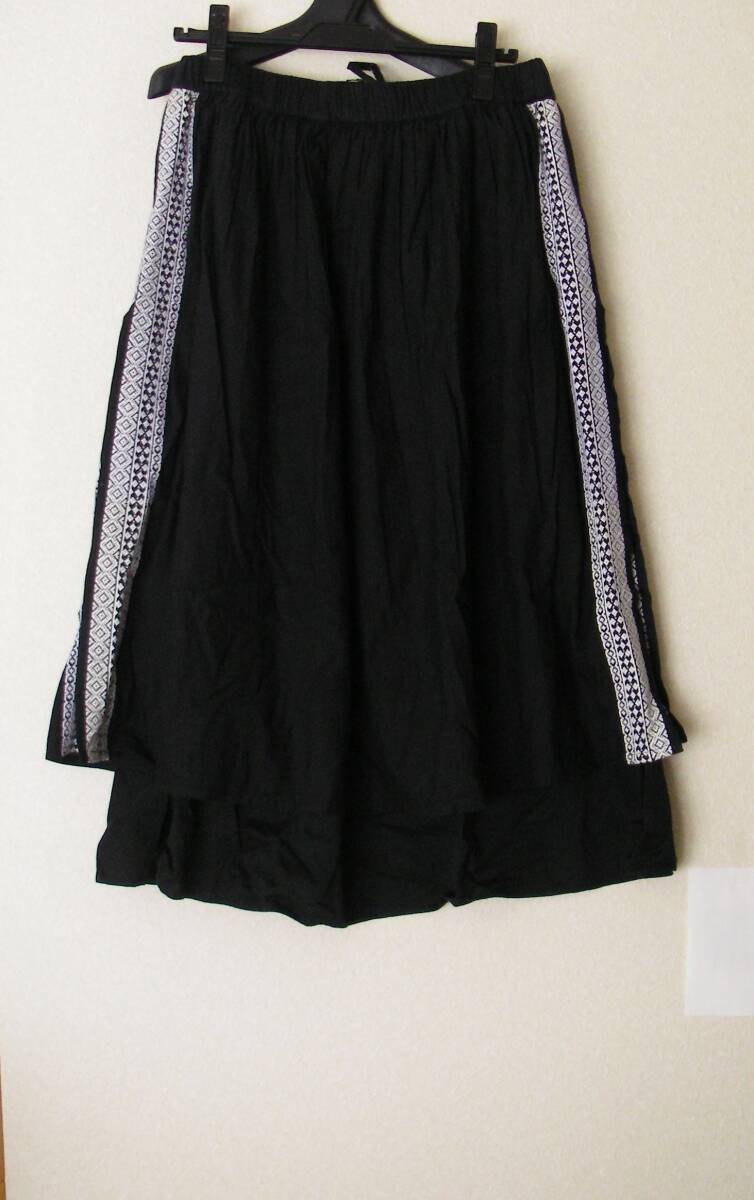 新品 fu-dueka:: エーカ サテン刺繍 スリットスカート 17050円 2拍卖