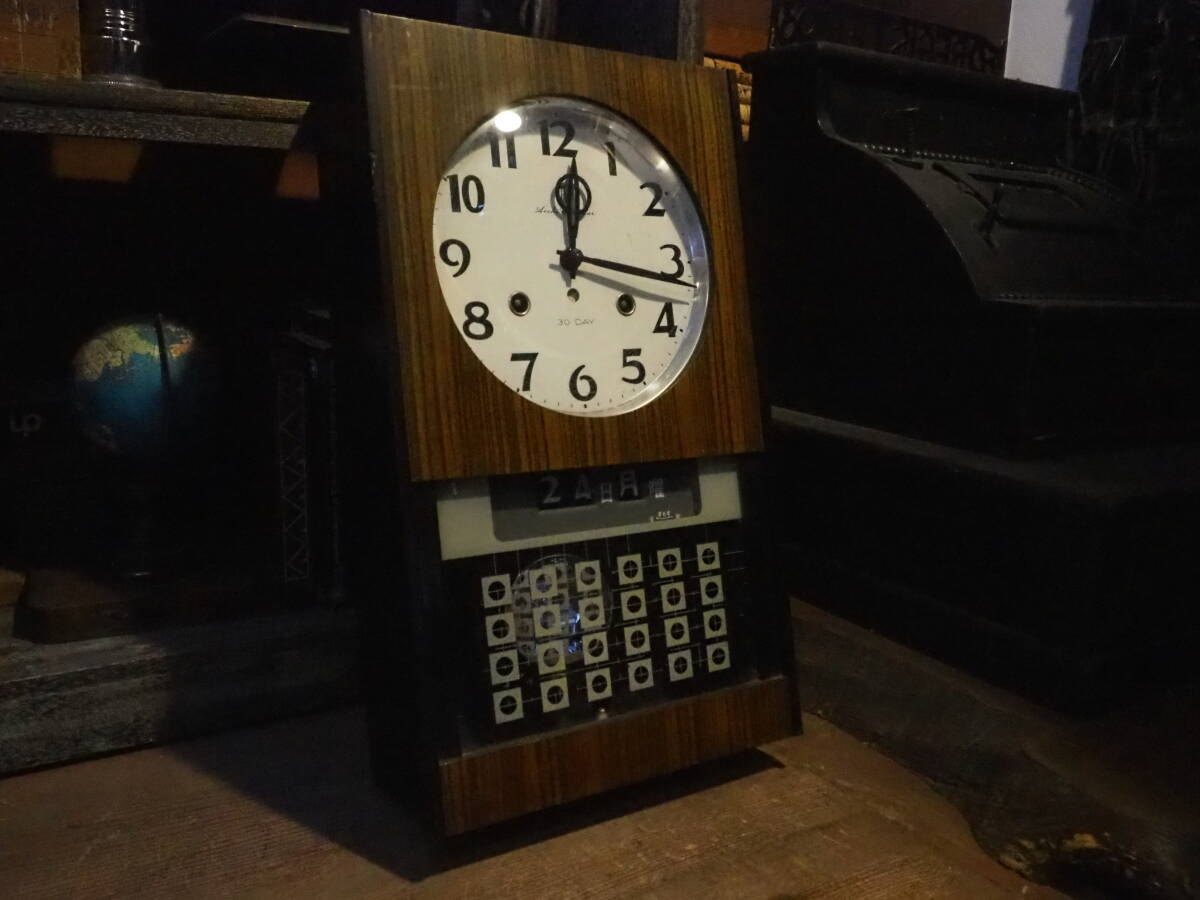 【昭和レトロな柱時計】古道具掛時計古時計ゼンマイ振り子時計ネジ巻きアンティーク木製時計床屋インテリア古民家旅館宿屋インダストリアル拍卖