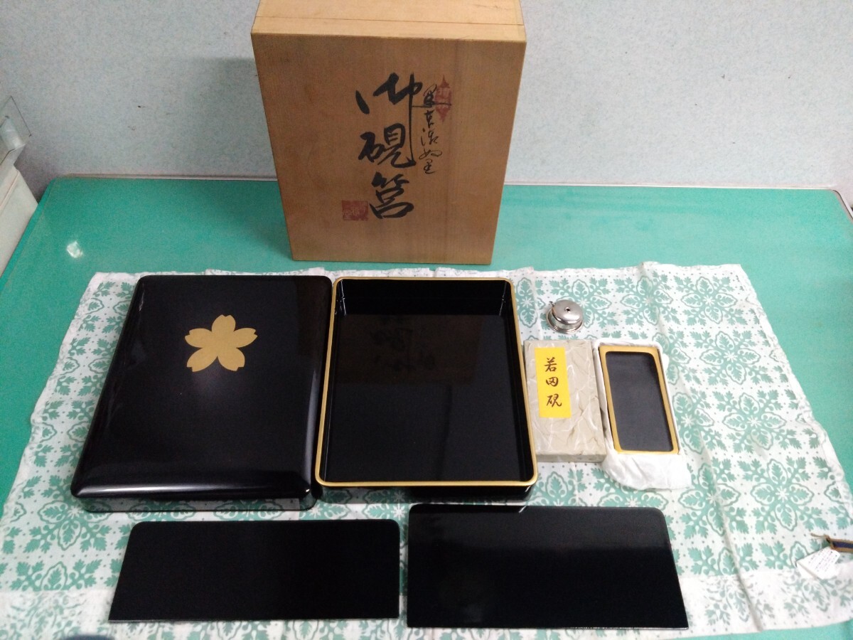 ● 昭和51年 未使用品 漆雅堂 特撰 御硯箱 若田硯 硯箱 硯 セット 上川神社 記念品 漆器 書道 ケース 金蒔絵 筆墨函 共箱 ③拍卖