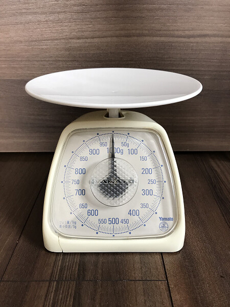 訳有 中古 大和製衡 ヤマト 家庭用 上皿はかり 1kg 最小目盛5g スケール 量り 計り 測り 上皿秤 計量器 スケール アナログ 昭和レトロ 古い拍卖