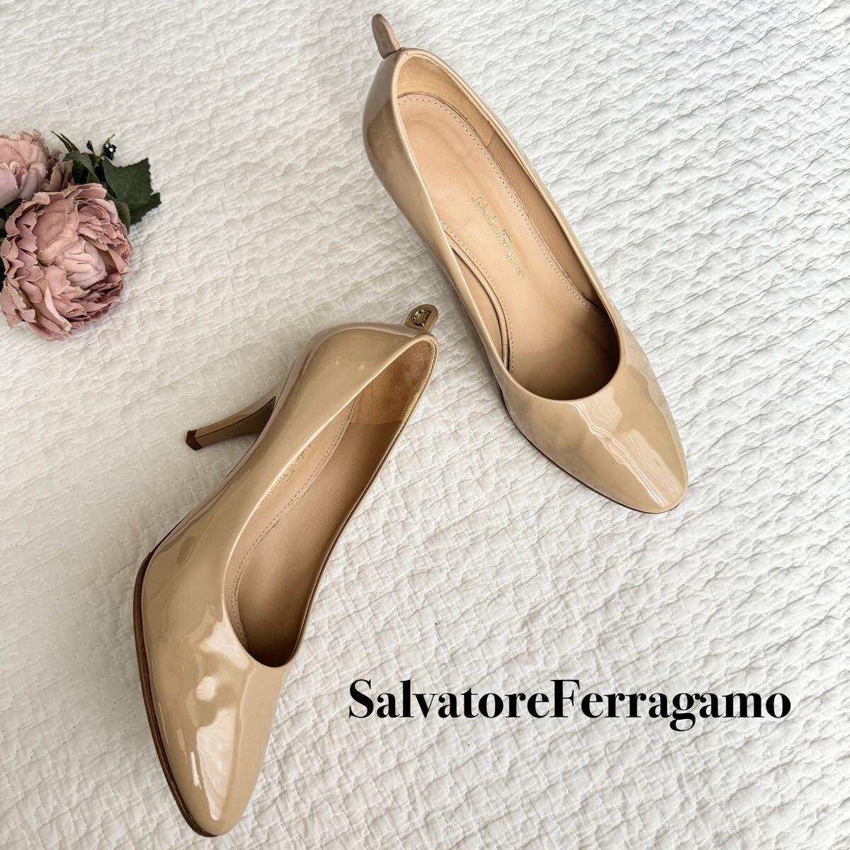 美品近年モデル SalvatoreFerragamo フェラガモ ガンチーニ パンプス パテントレザー ハイヒール ベージュ 24.5cm拍卖