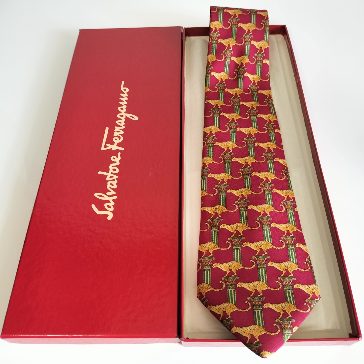 Salvatore Ferragamo(サルヴァトーレフェラガモ)筒にチーターネクタイ拍卖