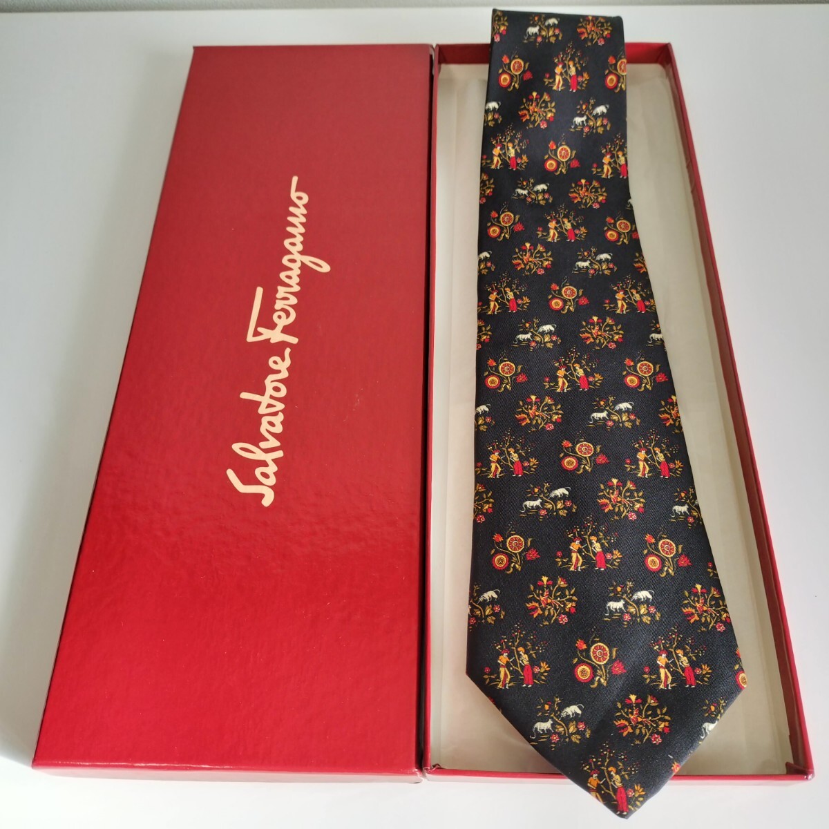 Salvatore Ferragamo(サルヴァトーレフェラガモ)黒人動物花近くネクタイ拍卖