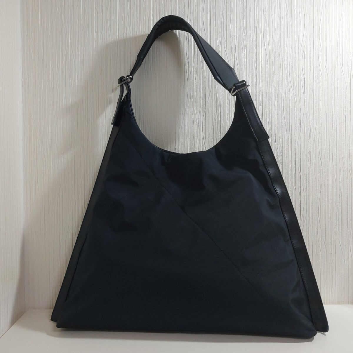 フェラガモ トライアングル トートバッグショルダーバッグ ナイロン/レザー ブラック 219748拍卖