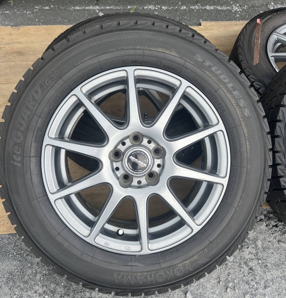 プリウス30 195/65R15 91Q YOKOHAMA スタッドレスタイヤホイール4本セット 011拍卖