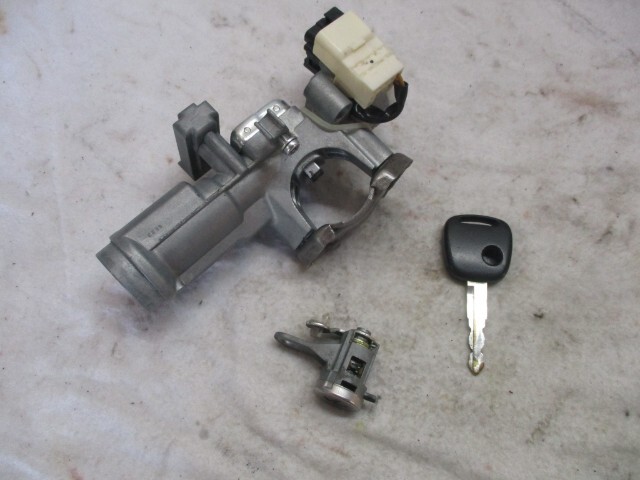 【060901】19年・ニッサン・モコ・MG22S・キーシリンダーセット・48700-4A00A・80010-4A00A拍卖