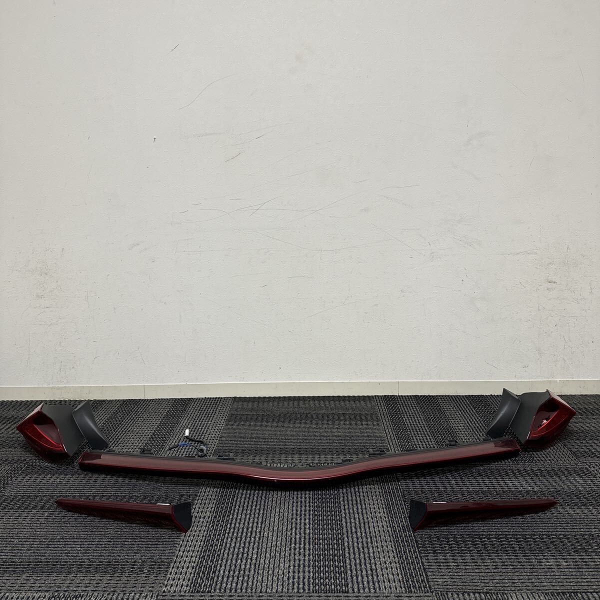 中古 トヨタ ZVW52 プリウス PHV 純正 テールランプテールライト 左右セット 5点セット拍卖