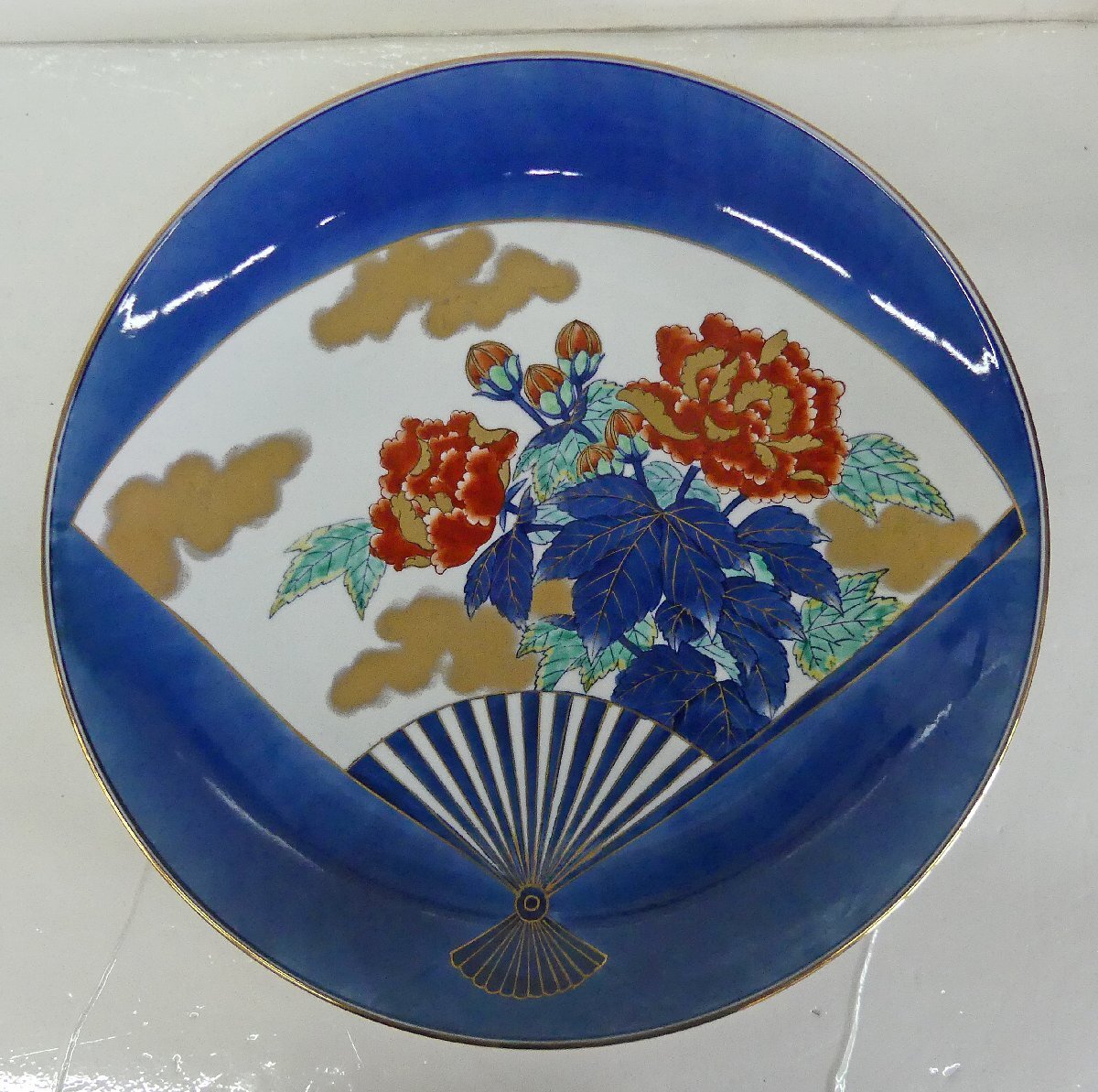 ☆有田焼 哲山/作 白磁色絵金彩色 扇面牡丹絵 大皿 飾り皿/皿鉢 直径46cm USED品☆拍卖