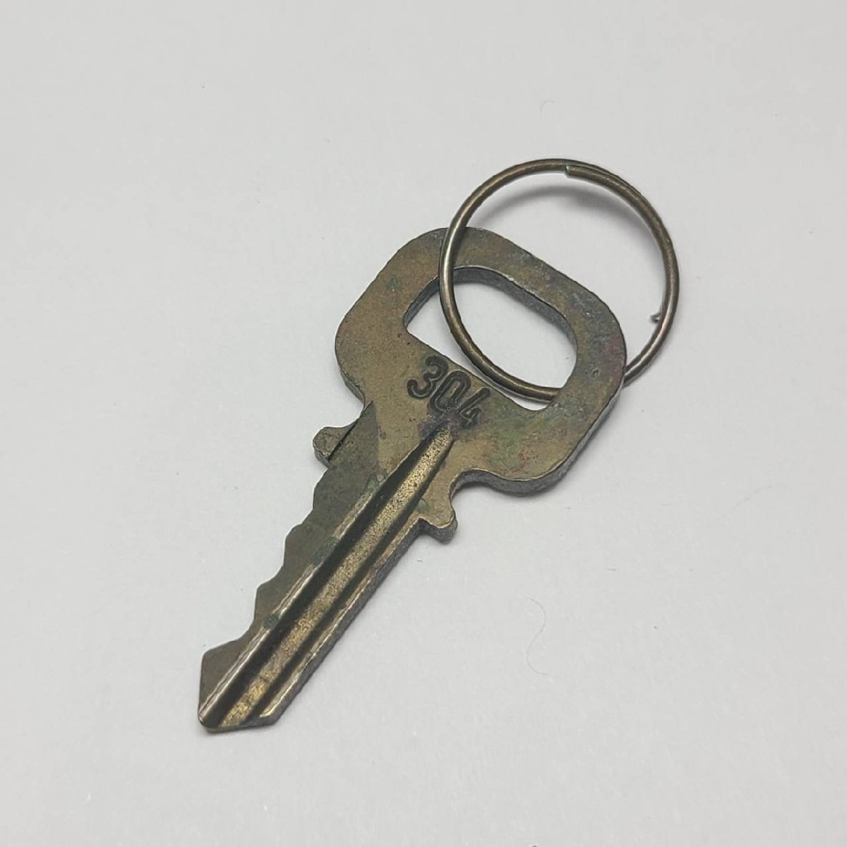 ルイヴィトン LOUIS VUITTON パドロック 南京錠 304 鍵 キー 鍵のみ ゴールド /LT304105拍卖