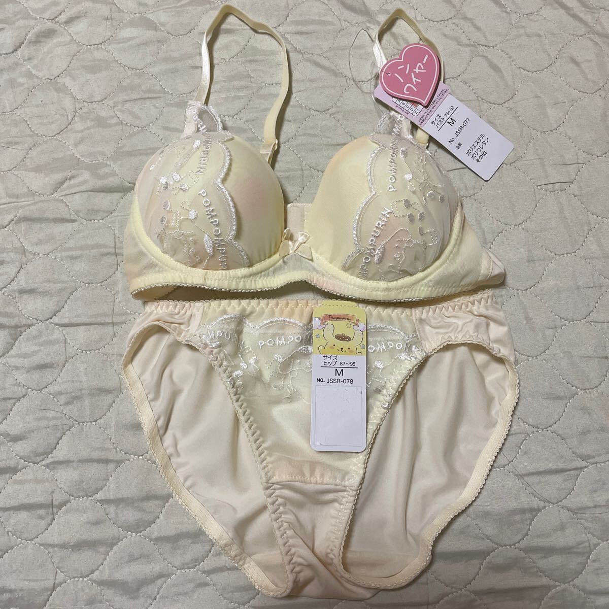 送料無料 新品 サンリオ ポムポムプリン ブラ&ショーツセット M 黄色イエロー ノンワイヤー 65CD 70ABC 75A 送料込み拍卖