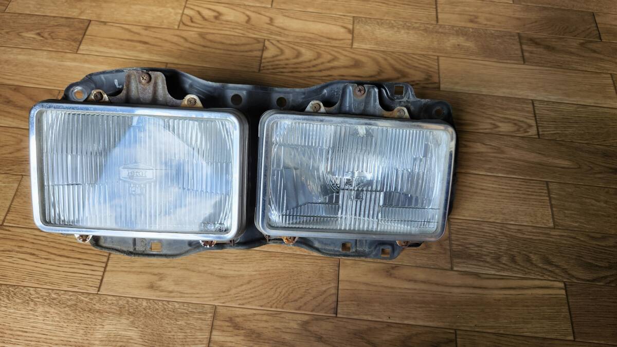 KAMA★プレジデント H252★純正 希少★角目 ヘッドライト片方★ヘッドランプ★ブラック★ニッサン/部分取り車★拍卖