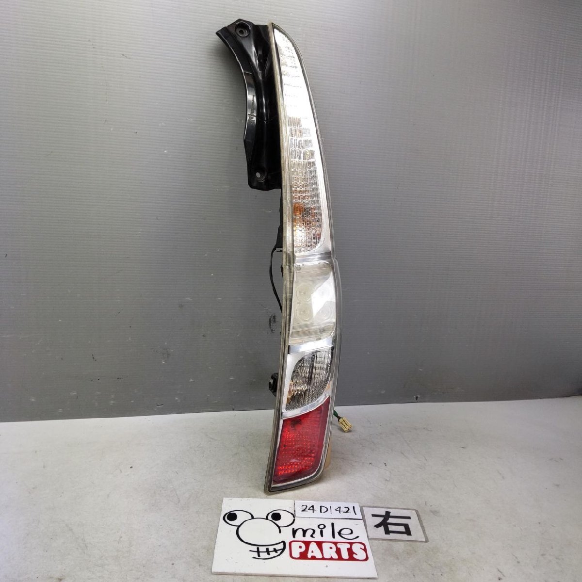 LA110S/LA100S ムーヴ 純正 右テールランプ 2X1-10-4/24D1421*同梱不可拍卖