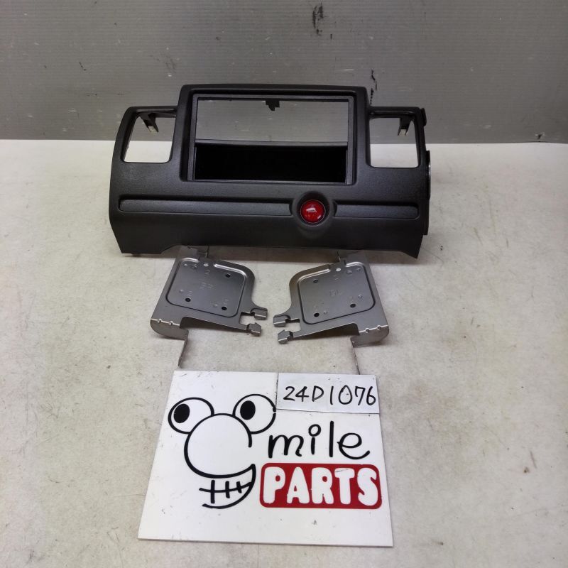 U72V NV100クリッパー 純正 オーディオパネル(ステー付) 2Z5-22-8/24D1076*同梱不可拍卖
