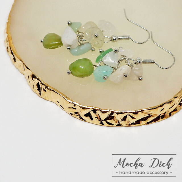 軟玉ヒスイとアマゾナイト、ミルキークォーツのじゃらじゃらピアス拍卖