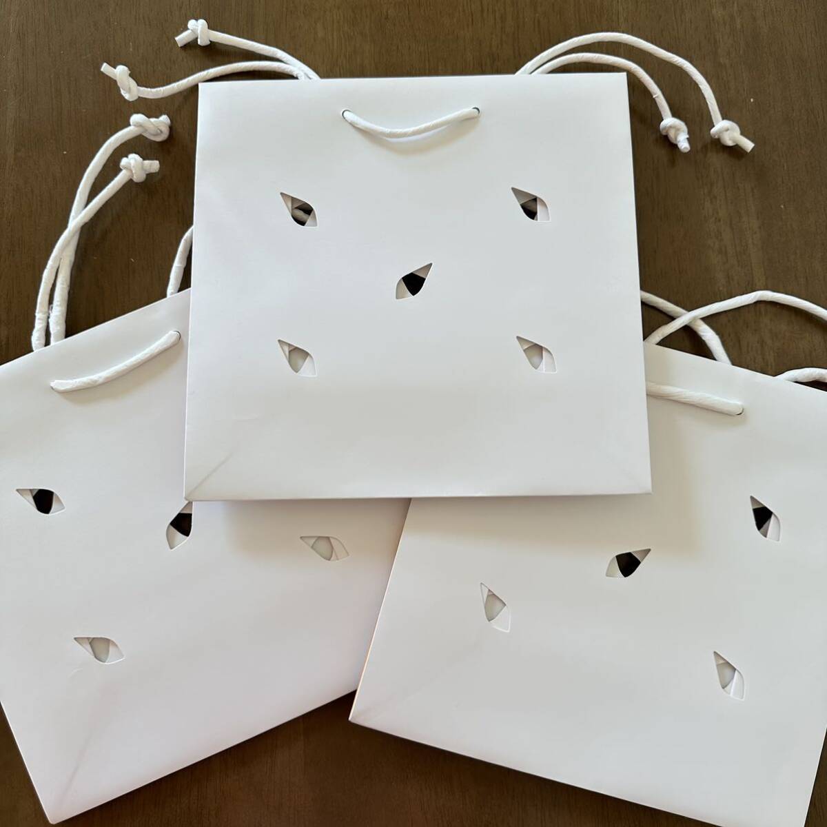 フランス パリ ピエールエルメ 紙袋 3枚 ショッパー ショップ袋 ランチバッグ ギフト プレゼント ラッピング エコバッグ リメイク 新品拍卖