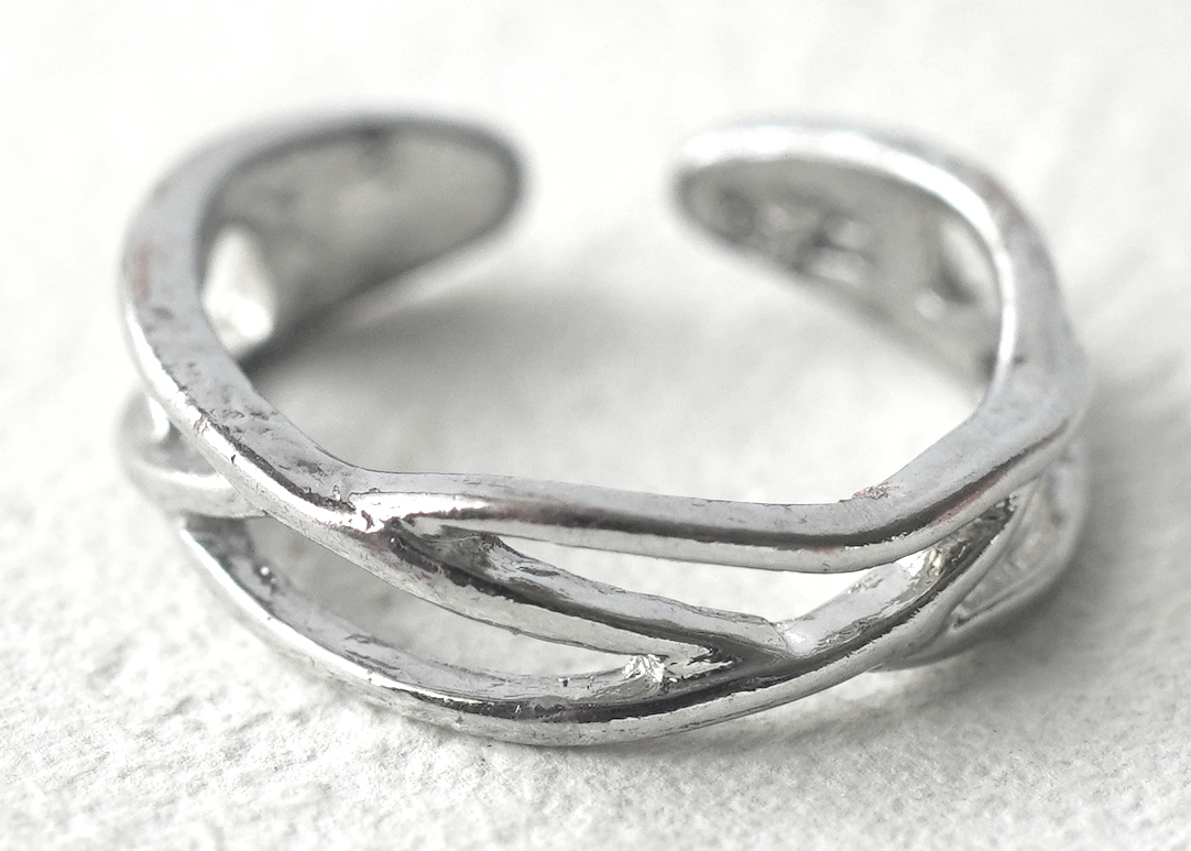 透かし交差デザインのリング フリーサイズ拍卖