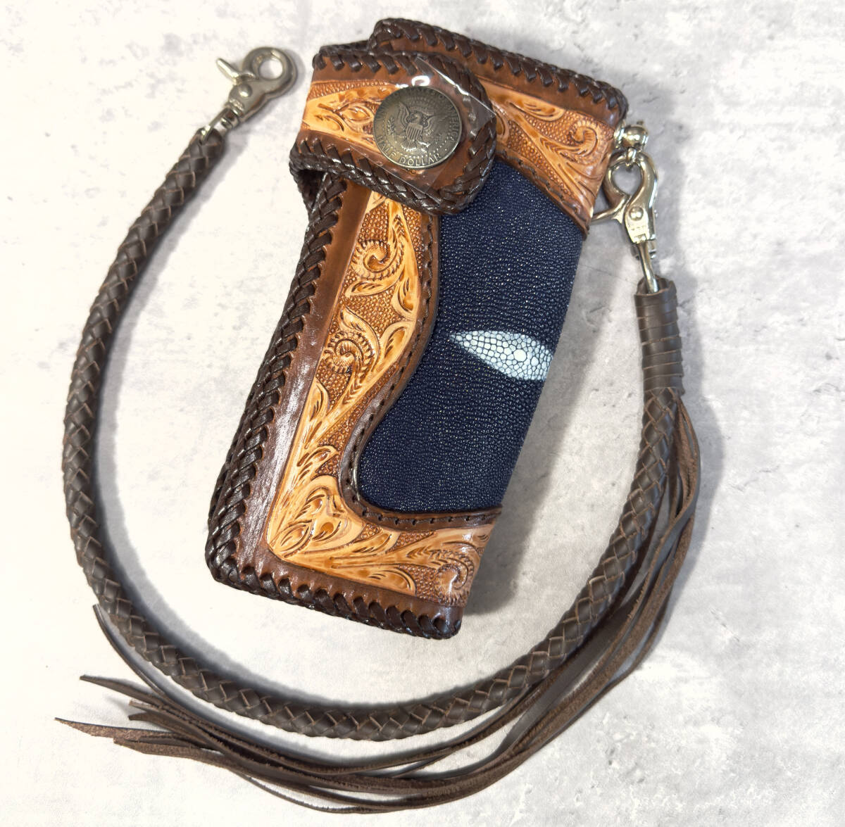 ライダースウォレット カービング長財布 高級牛皮 メンズ レディース ハンドメイド スティングレイ×唐草カービングレザーウォレット拍卖