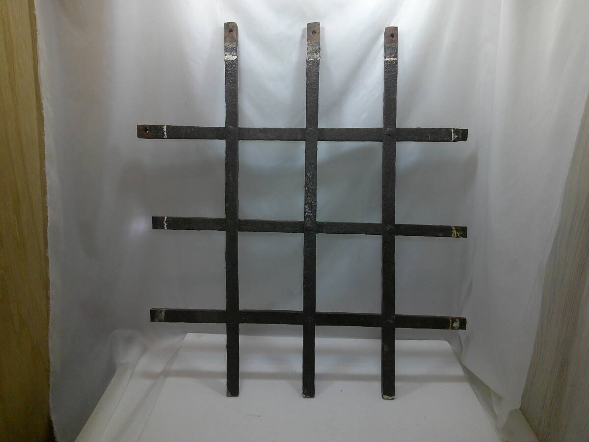 レトロ ビンデージ 蔵 鉄 格子 土蔵 明かり取り アイアン サルベージ レア 当時物 明治 土蔵 蔵出し 骨董 鉄格子 インダストリ拍卖