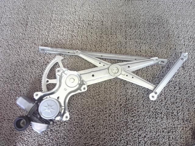 アクア DAA-NHP10 右Fドアレギュレータ・モーター 69801-52140拍卖