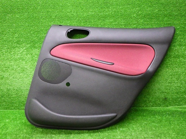 未使用品 プジョー 206 2001~2004年 右側 リア側 ドアパネル 内張り 9638691677 240904028拍卖