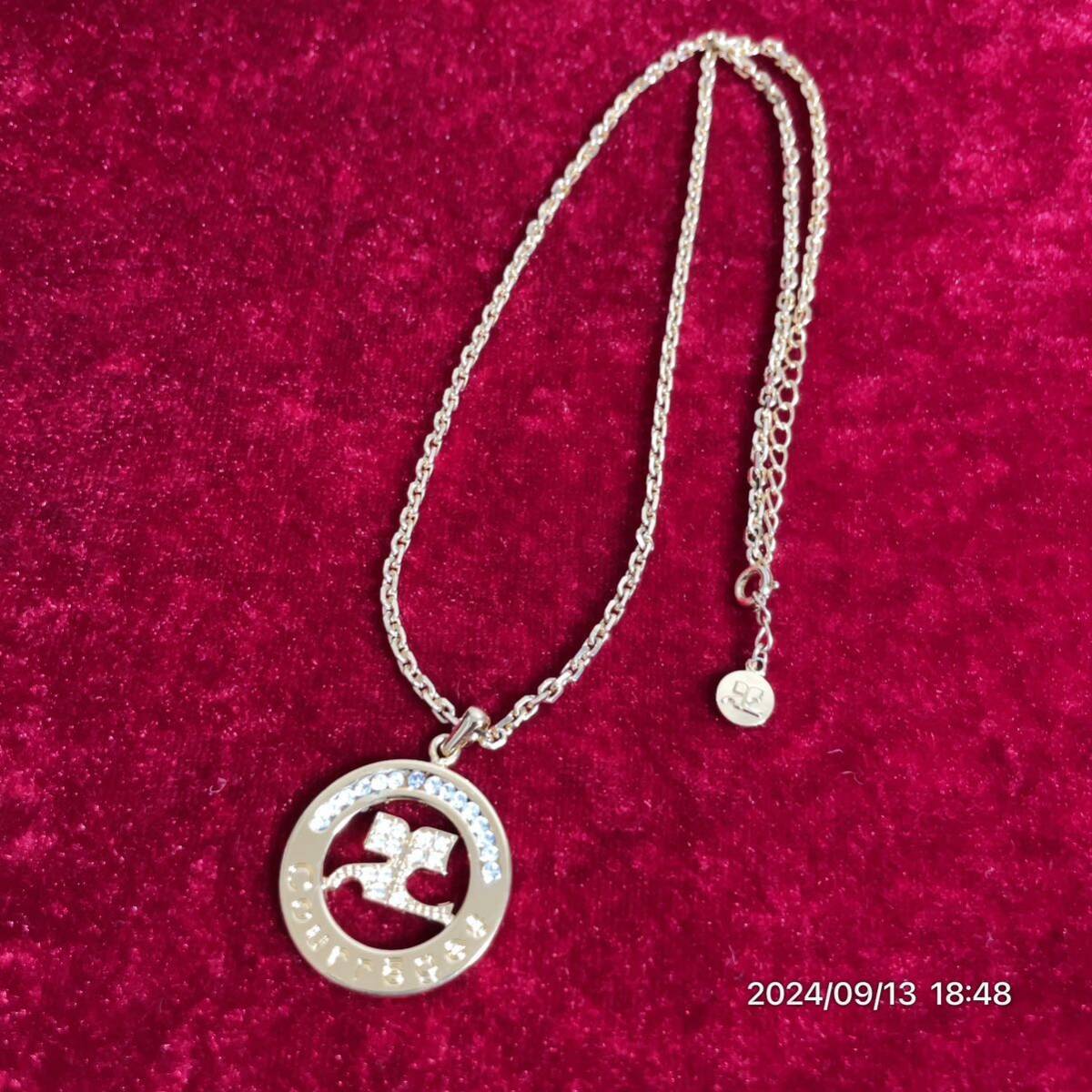 Courreges クレージュ ブランドロゴマーク ラインストーン ゴールドカラー ペンダント ネックレス アクセサリー拍卖
