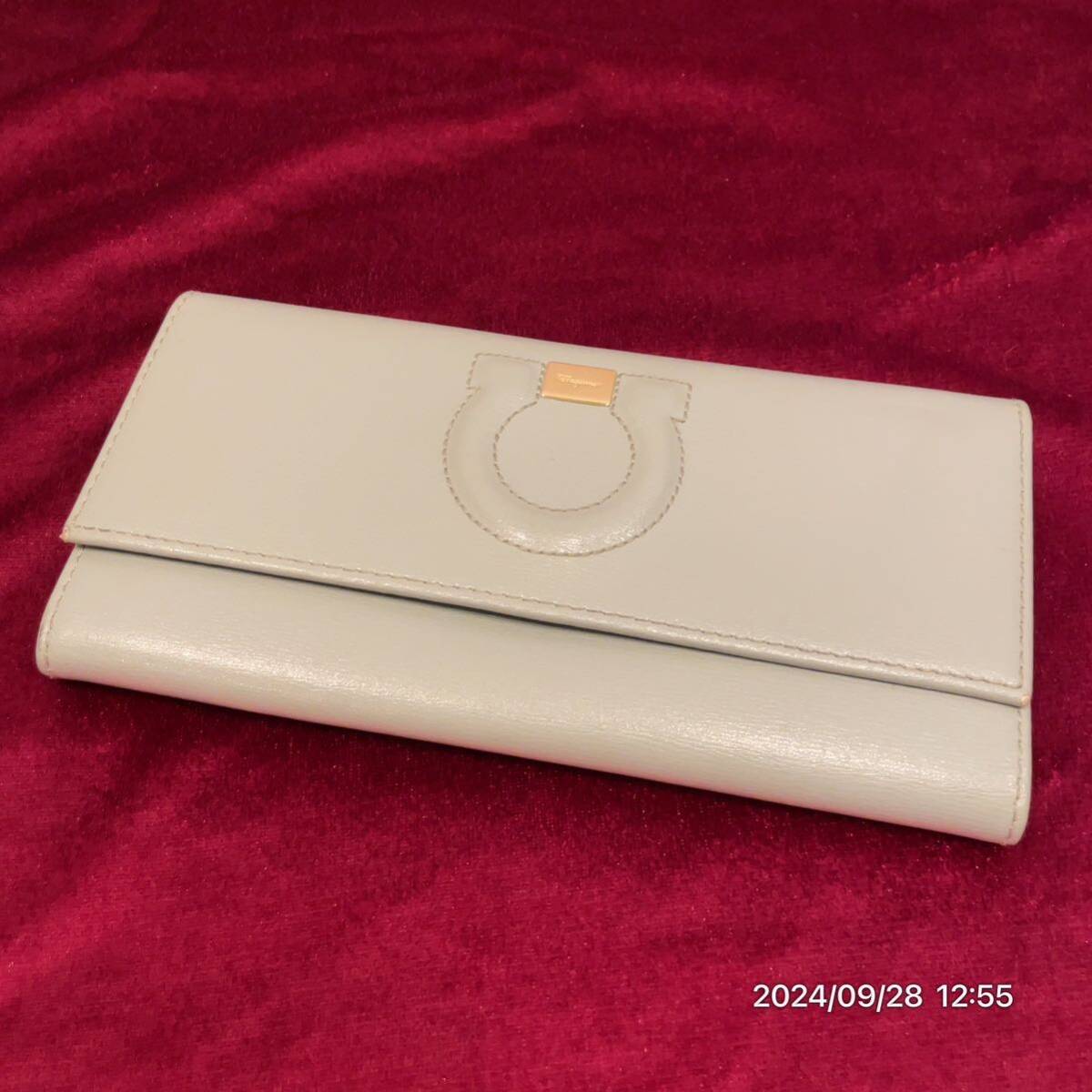 Ferragamo サルヴァトーレフェラガモ ガンチーニロゴ レザー 革 二つ折り ウォレット 長財布拍卖