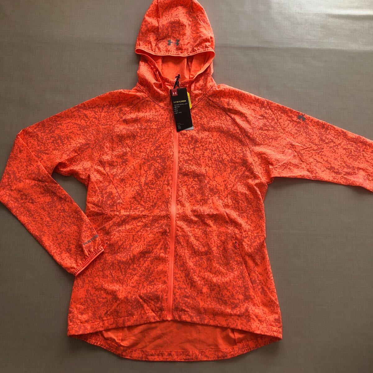 新品・未使用 UNDER ARMOUR ランニングジャケット ◆ MD ◆ 1319946 アンダーアーマー拍卖