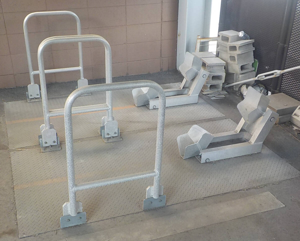 ★ お引取り歓迎 SHELLO バイク 単車 盗難防止 駐車 プレート パーキングプレート バイクスタンド 柵 防犯プレート 1セット拍卖